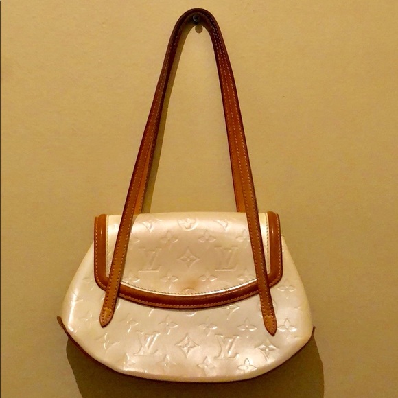 Authentic LOUIS VUITTON vernis white shoulder bag - Picture 3 of 8